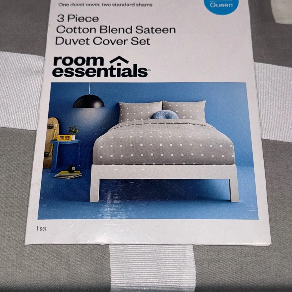 Room Essentials Gray and White Duvet Set